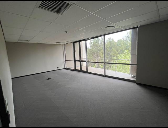 1,142M² OFFICE TO LET IN HAZELWOOD